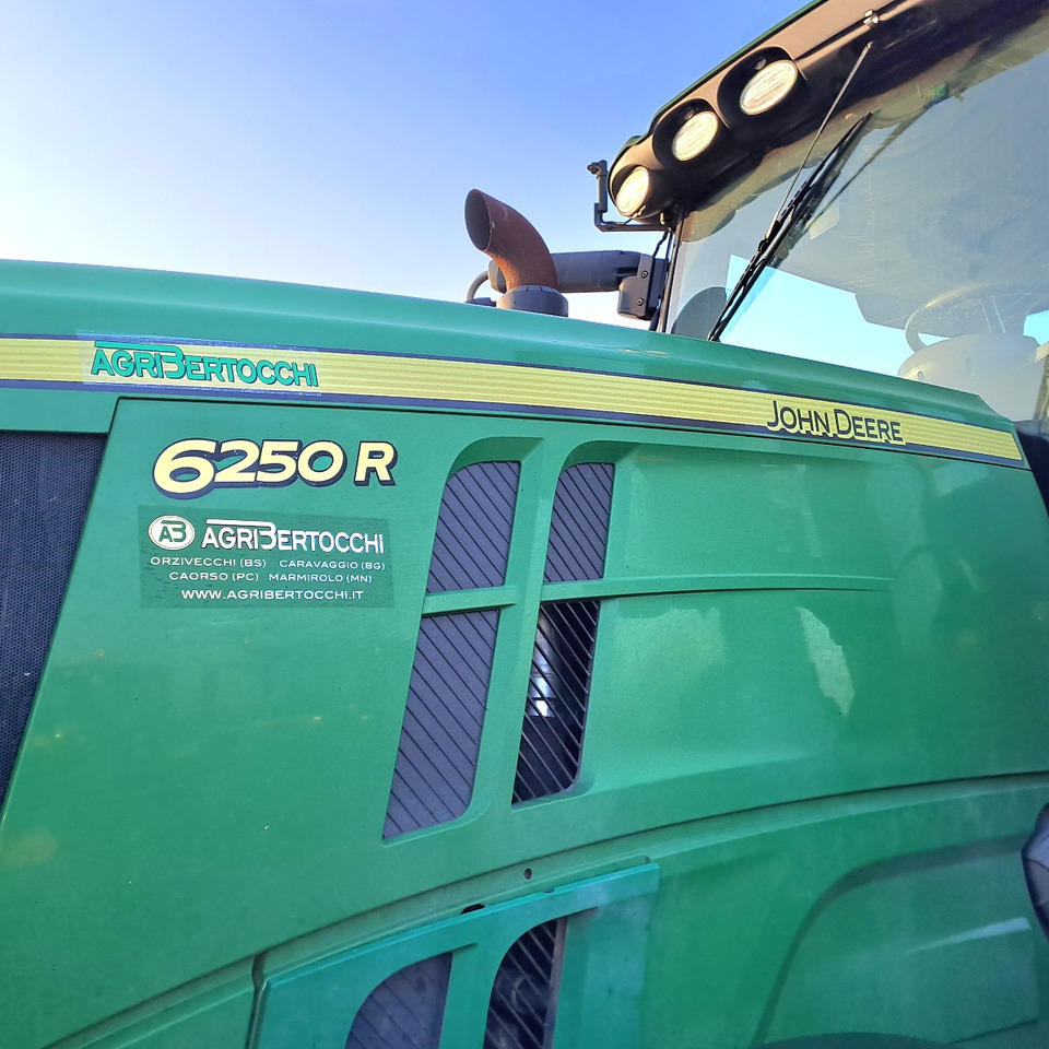 JOHN DEERE 6250R ULTIMATE EDITION - Farm tractor: picture 4 JOHN DEERE 6250R ULTIMATE EDITION - Farm tractor: picture 4