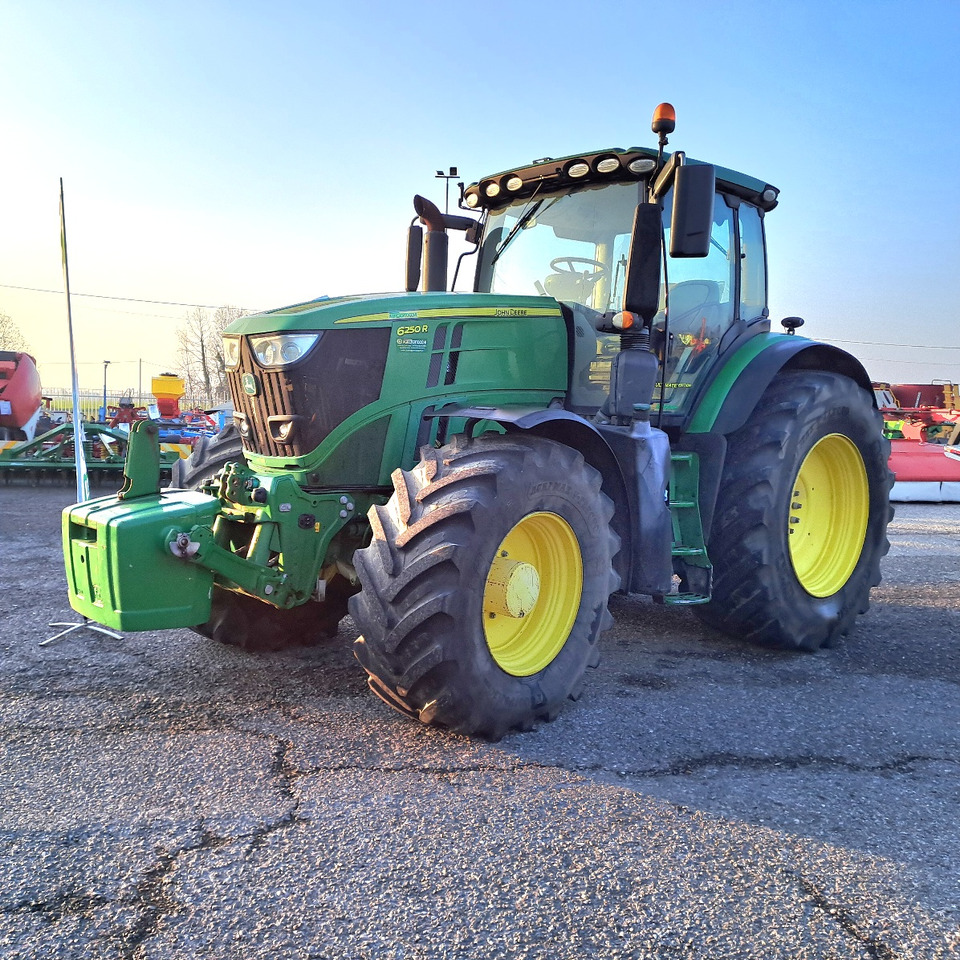 JOHN DEERE 6250R ULTIMATE EDITION - Farm tractor: picture 1 JOHN DEERE 6250R ULTIMATE EDITION - Farm tractor: picture 1