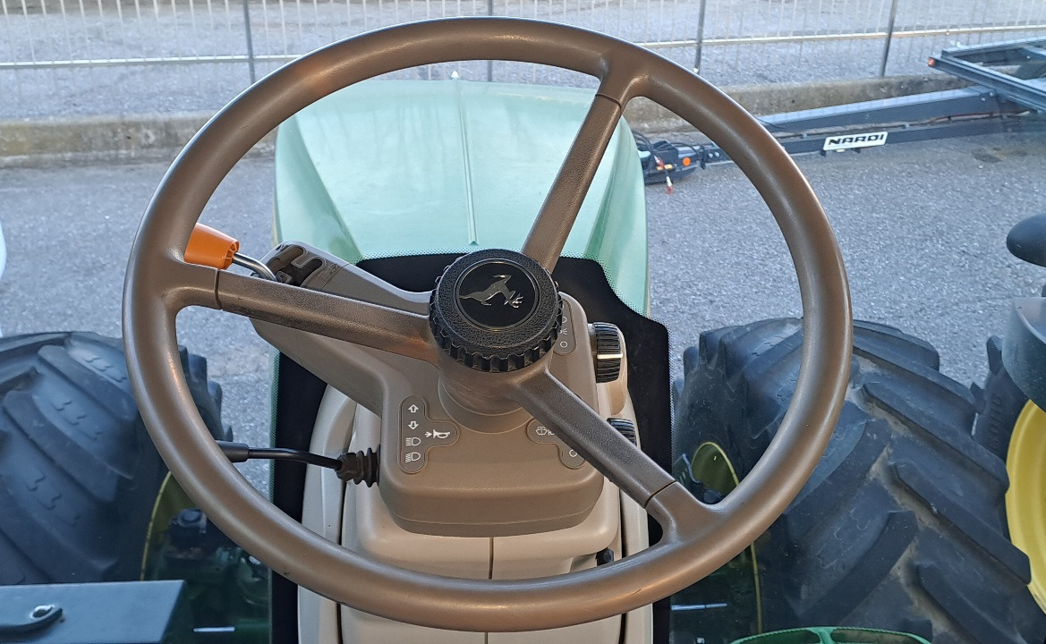 Farm tractor JOHN DEERE 7230R: picture 7 Farm tractor JOHN DEERE 7230R: picture 7