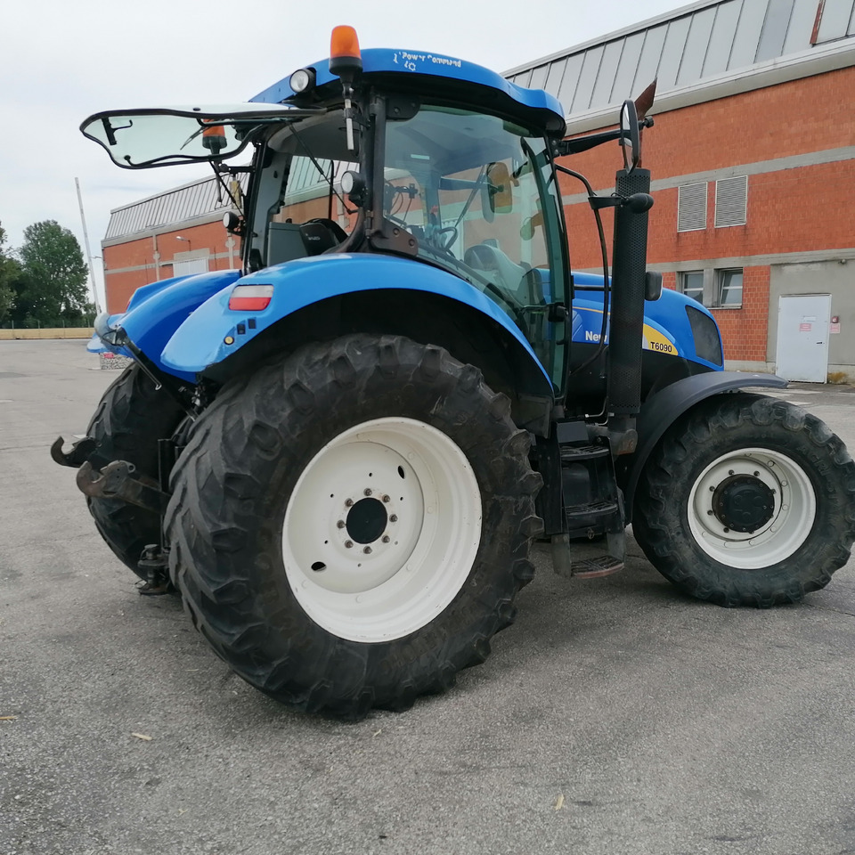 NEW HOLLAND 6090 - Farm tractor: picture 1 NEW HOLLAND 6090 - Farm tractor: picture 1
