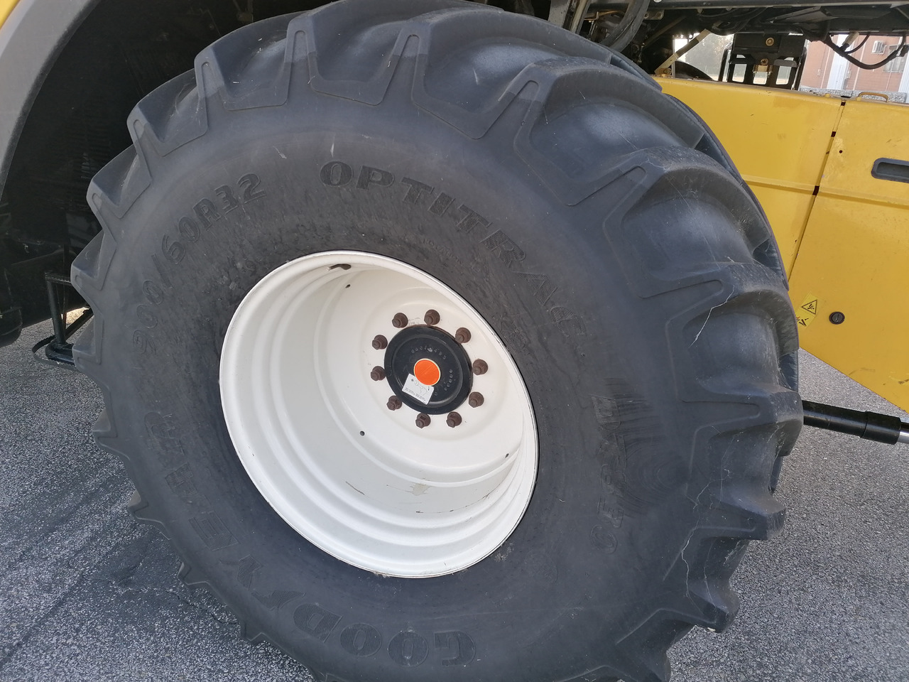 NEW HOLLAND CR 9060 - Combine harvester: picture 3 NEW HOLLAND CR 9060 - Combine harvester: picture 3