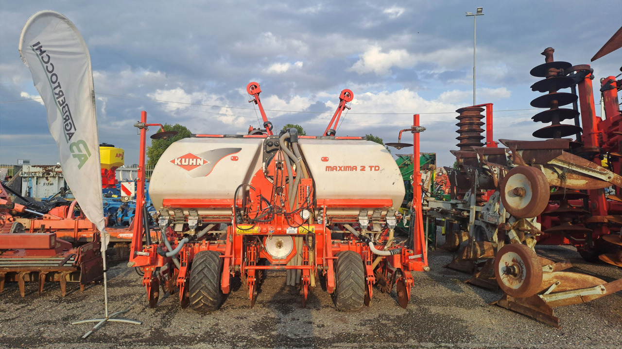 SEMINATRICE DI PRECISIONE KUHN MAXIMA 2 TD - Seed drill: picture 1 SEMINATRICE DI PRECISIONE KUHN MAXIMA 2 TD - Seed drill: picture 1