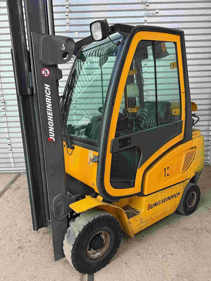 Gabelstapler JUNGHEINRICH, mit Gasantrieb - LPG forklift: picture 3 Gabelstapler JUNGHEINRICH, mit Gasantrieb - LPG forklift: picture 3