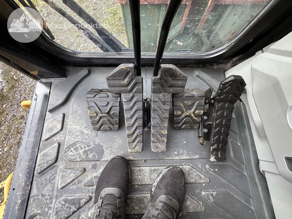 Crawler excavator CAT 374 F L: picture 18