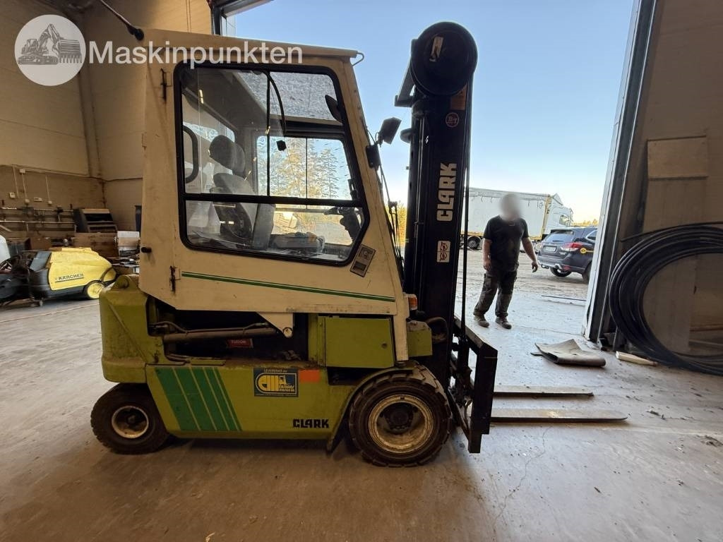 Clark CEM 25 - Diesel forklift: picture 5 Clark CEM 25 - Diesel forklift: picture 5