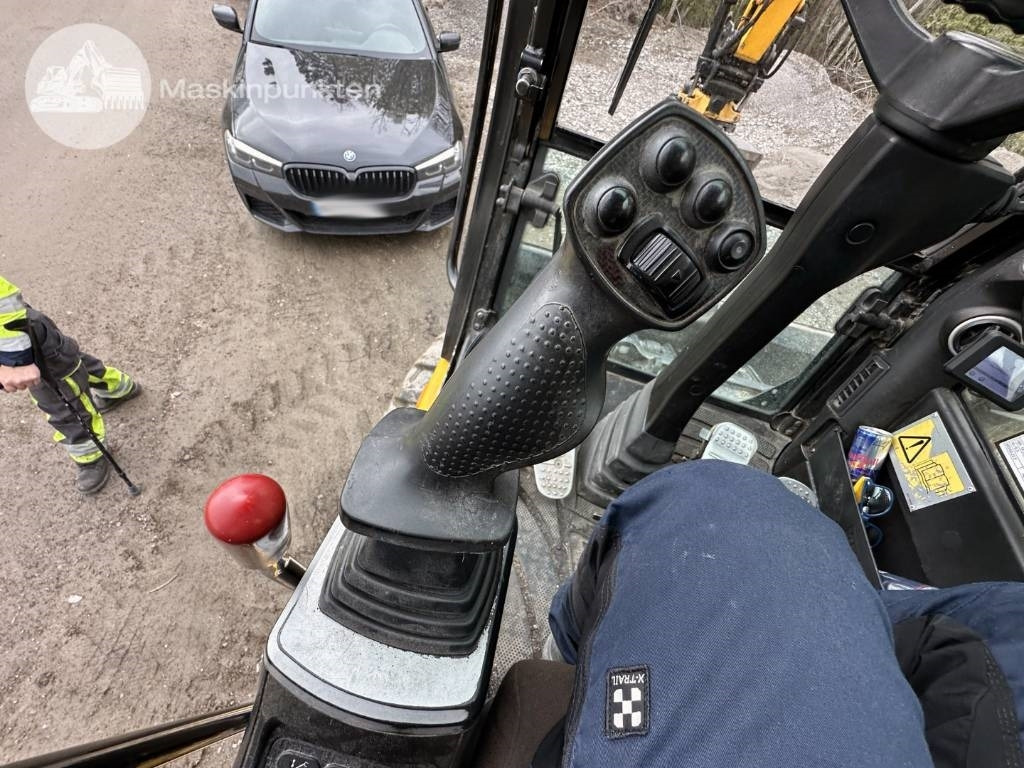 Wheel excavator JCB JS 145 W: picture 19