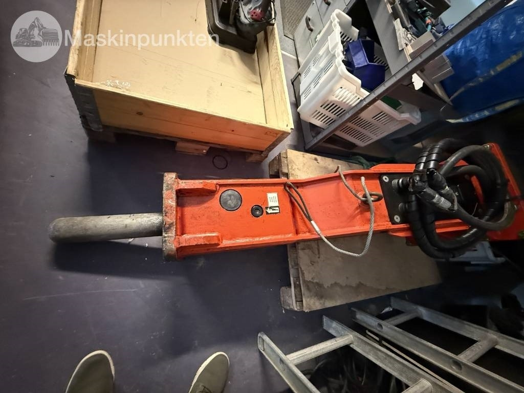 Rammer R 10 P - Hydraulic hammer for Construction machinery: picture 1 Rammer R 10 P - Hydraulic hammer for Construction machinery: picture 1