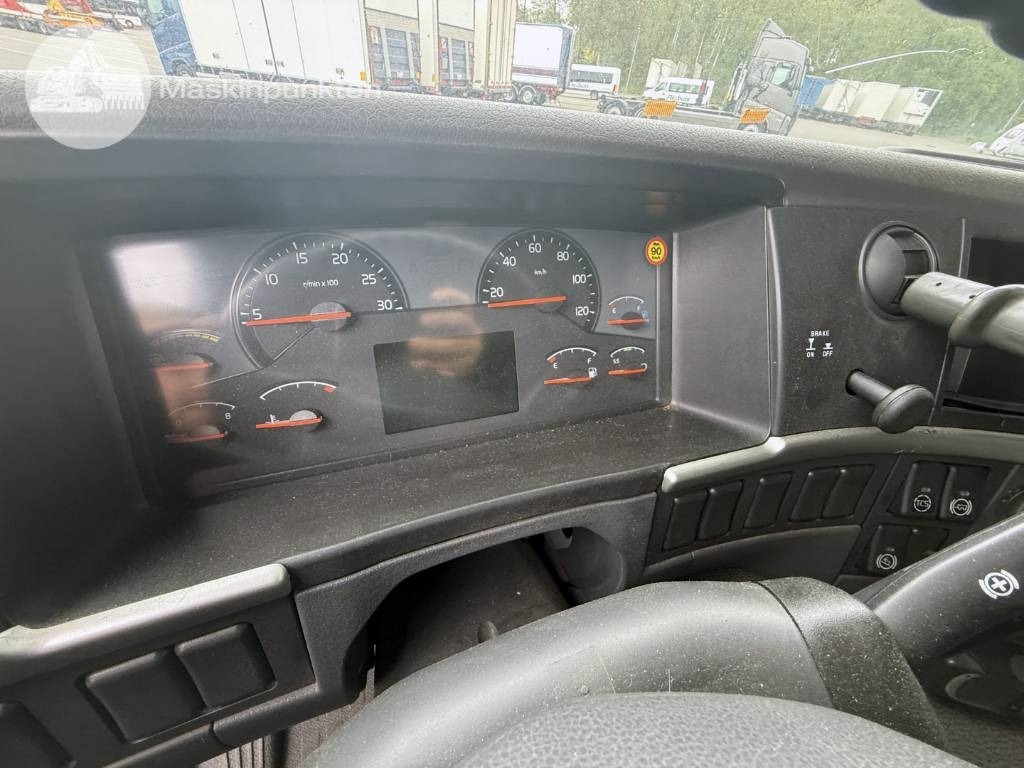 Tractor unit Volvo FM 460: picture 49