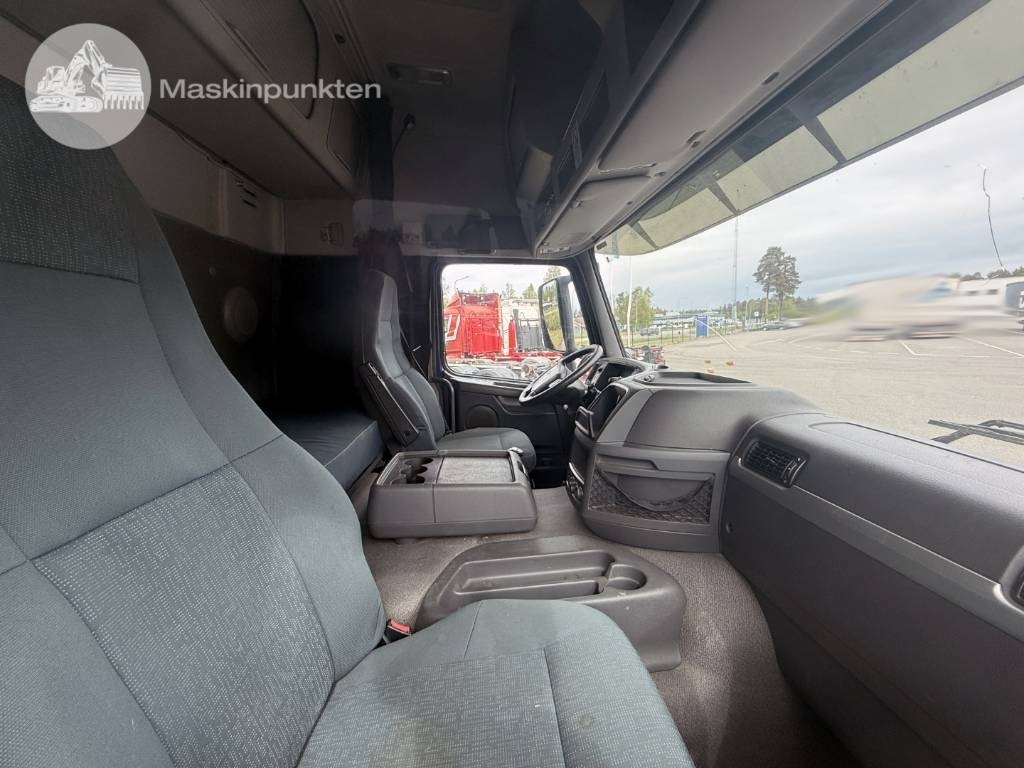 Tractor unit Volvo FM 460: picture 27