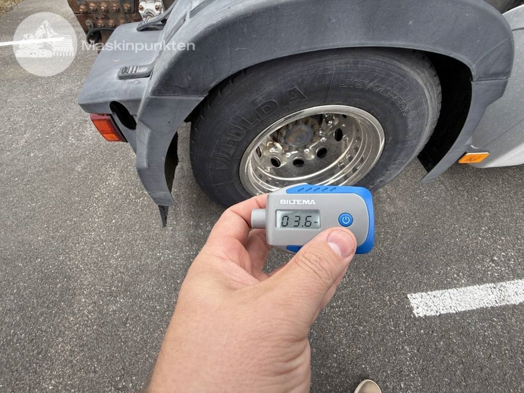 Tractor unit Volvo FM 460: picture 32