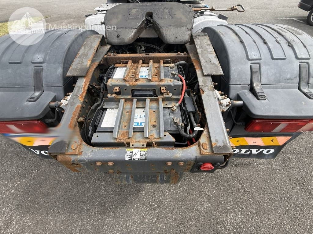 Tractor unit Volvo FM 460: picture 18