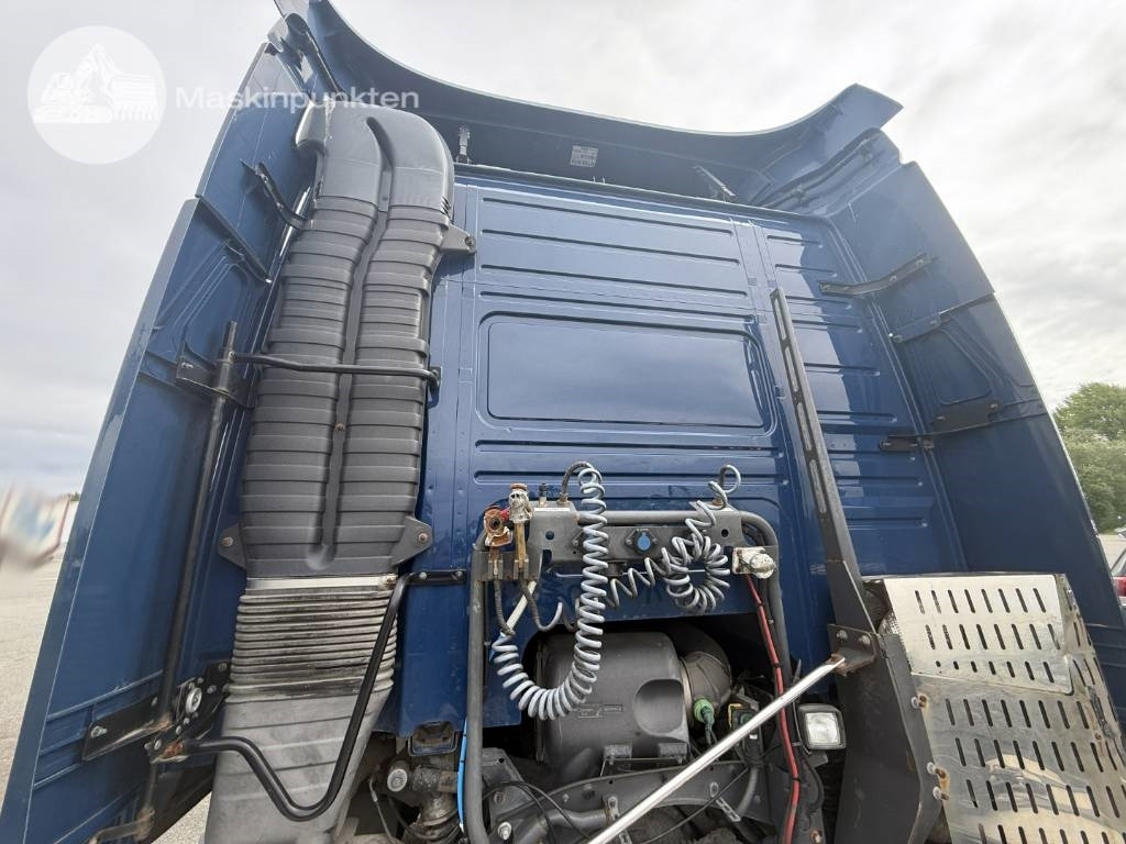 Tractor unit Volvo FM 460: picture 12