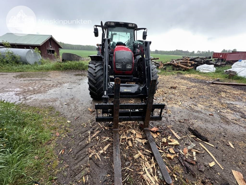 Valtra N 121 - Farm tractor: picture 3 Valtra N 121 - Farm tractor: picture 3