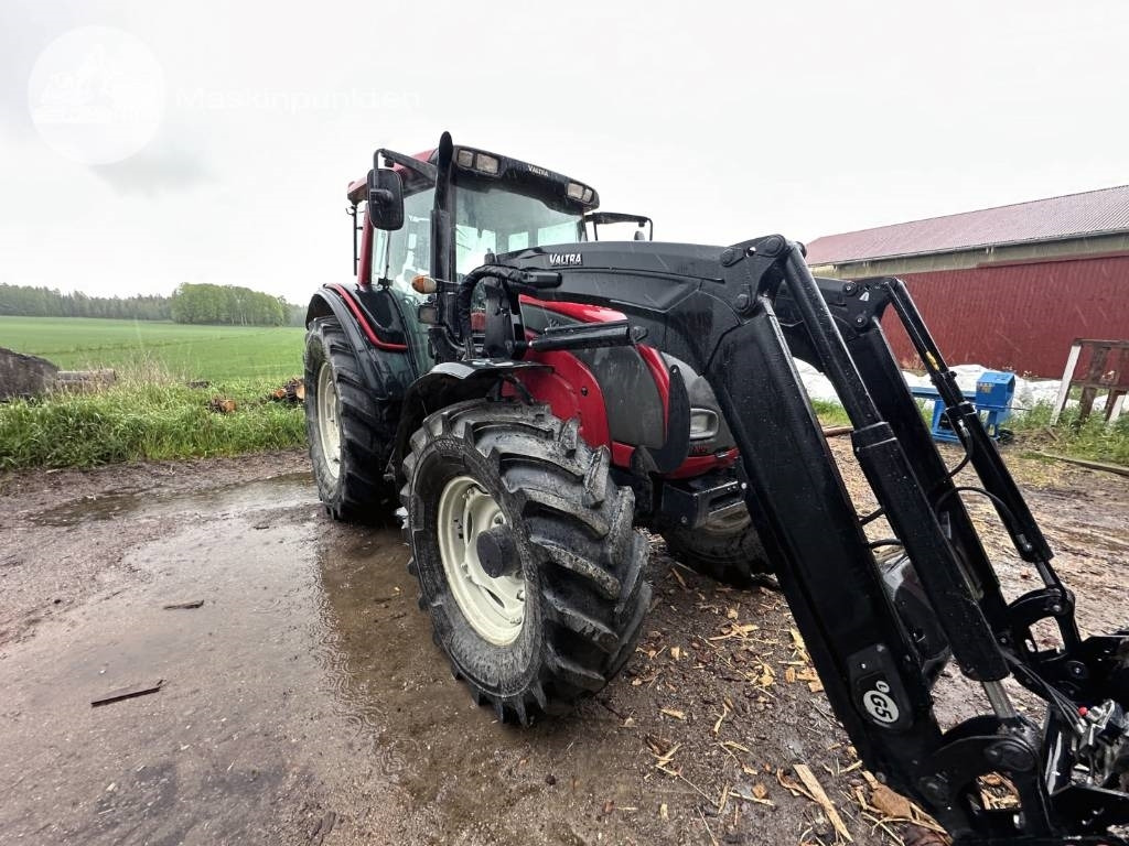 Valtra N 121 - Farm tractor: picture 4 Valtra N 121 - Farm tractor: picture 4