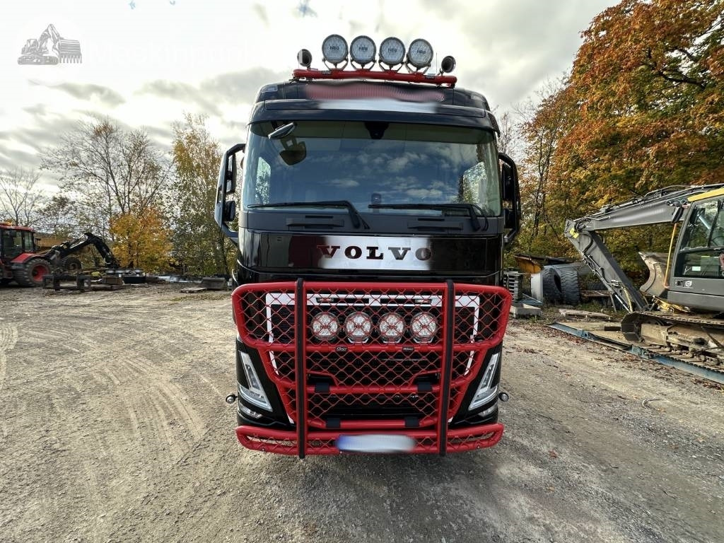 Volvo FH 64 R Timmerbil med kran - Logging truck: picture 2 Volvo FH 64 R Timmerbil med kran - Logging truck: picture 2