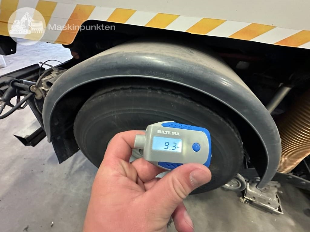 Garbage truck Volvo FL 618: picture 22