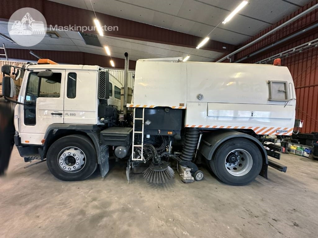 Garbage truck Volvo FL 618: picture 8