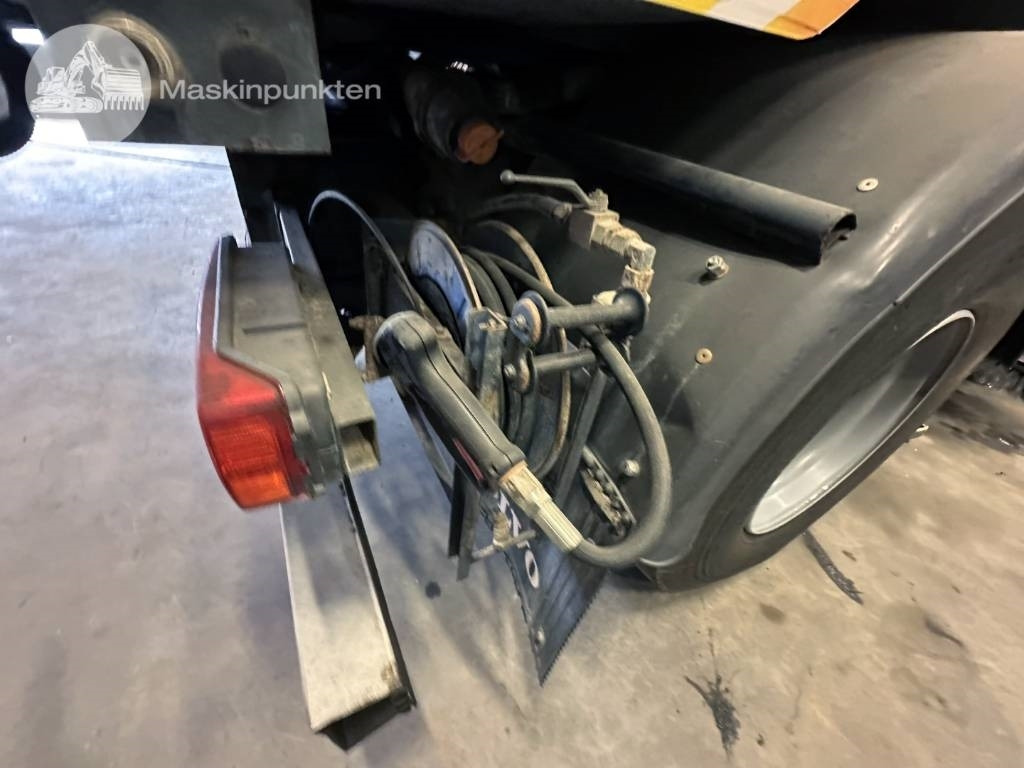 Garbage truck Volvo FL 618: picture 24