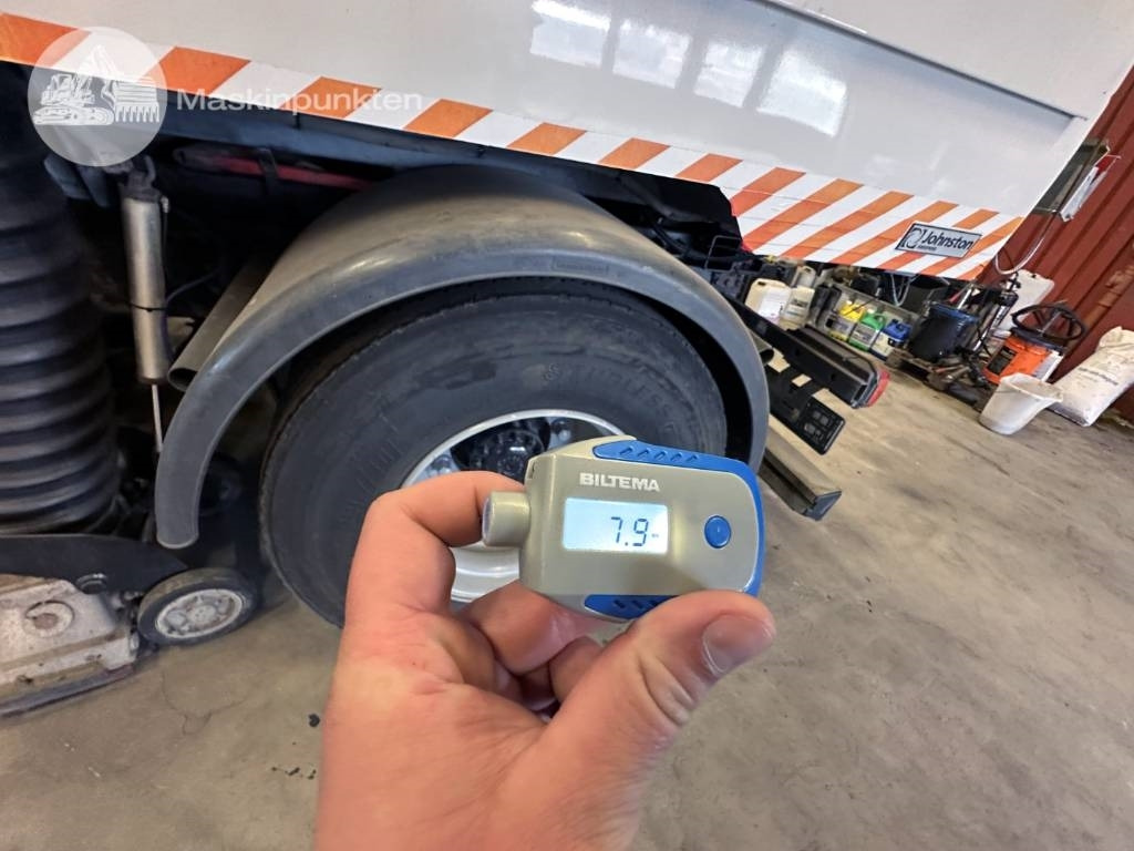 Garbage truck Volvo FL 618: picture 27