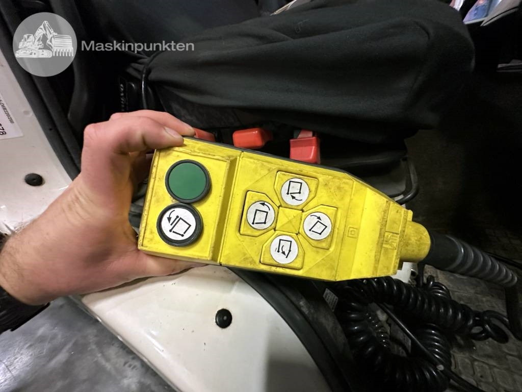 Garbage truck Volvo FL 618: picture 36