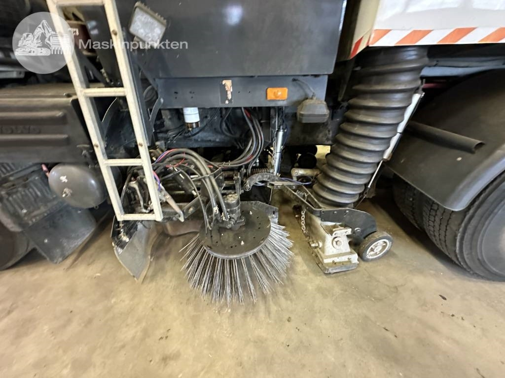 Garbage truck Volvo FL 618: picture 35