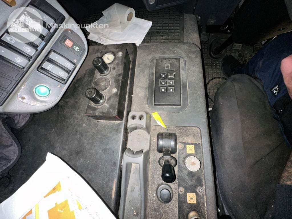 Garbage truck Volvo FL 618: picture 16