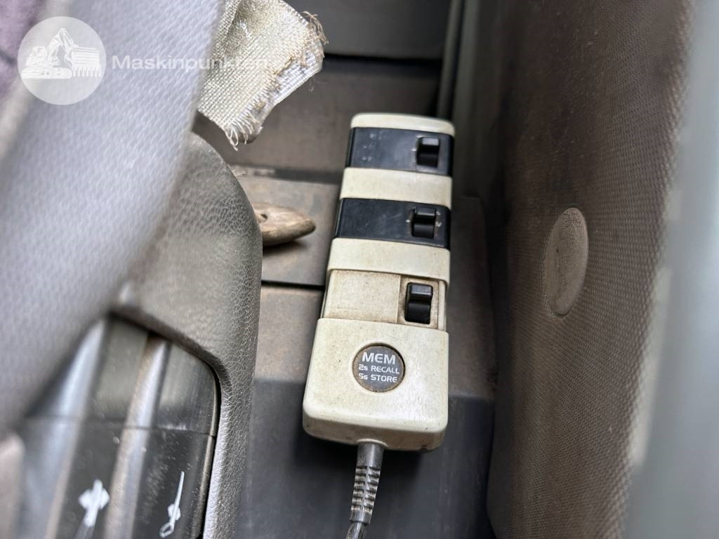 Skip loader truck Volvo FM 12 420 LAXO Liftdumper + lastväxlare + flak: picture 34