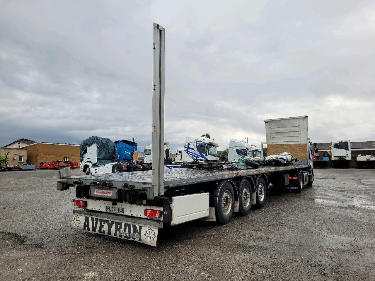 FRUEHAUF SEMI 3 ESSIEUX SAVOYARD FKSRT4 - Dropside/ Flatbed semi-trailer: picture 4 FRUEHAUF SEMI 3 ESSIEUX SAVOYARD FKSRT4 - Dropside/ Flatbed semi-trailer: picture 4