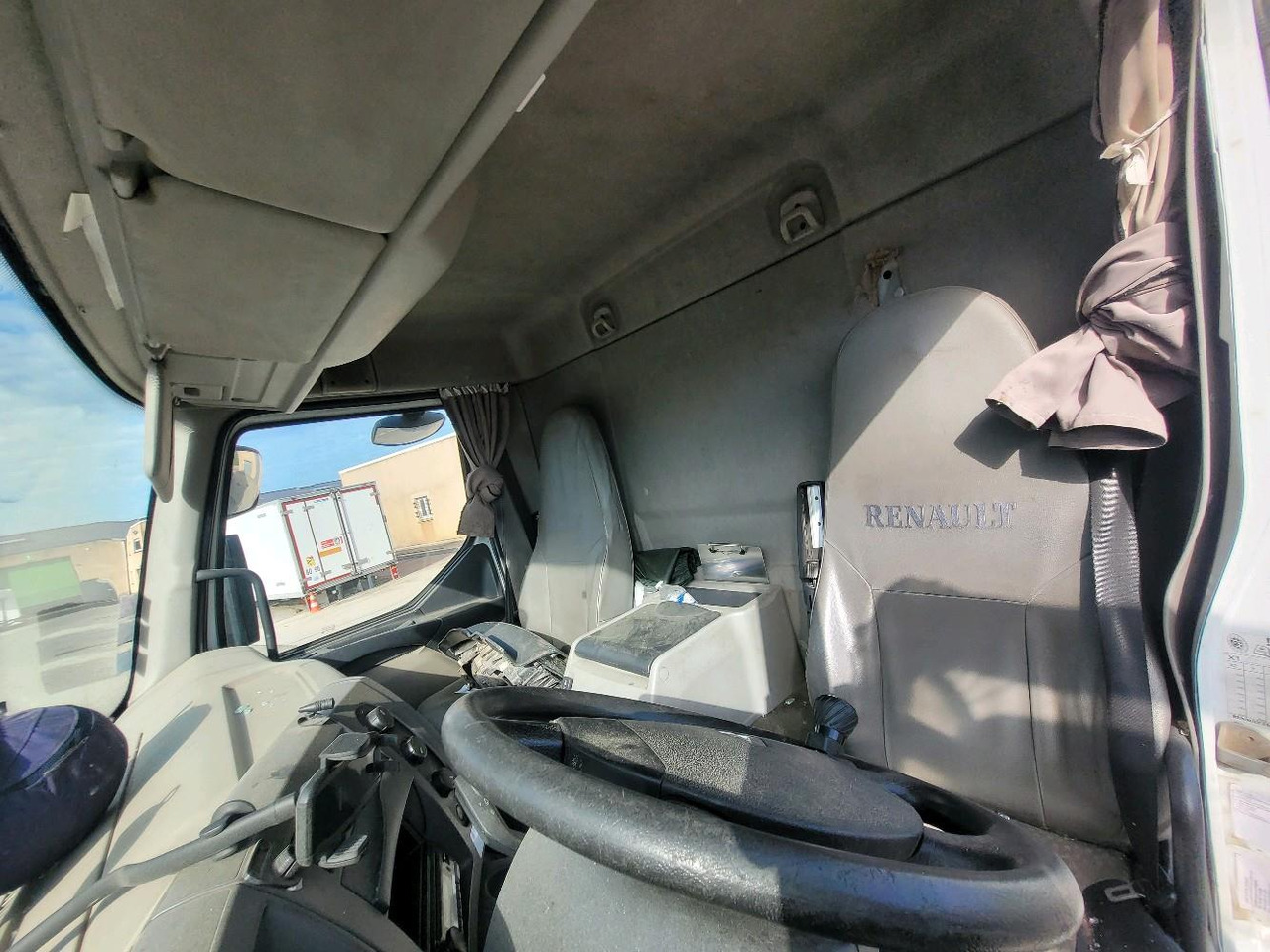 Leasing of RENAULT MIDLUM 180 DXL RENAULT MIDLUM 180 DXL: picture 10 Leasing of RENAULT MIDLUM 180 DXL RENAULT MIDLUM 180 DXL: picture 10
