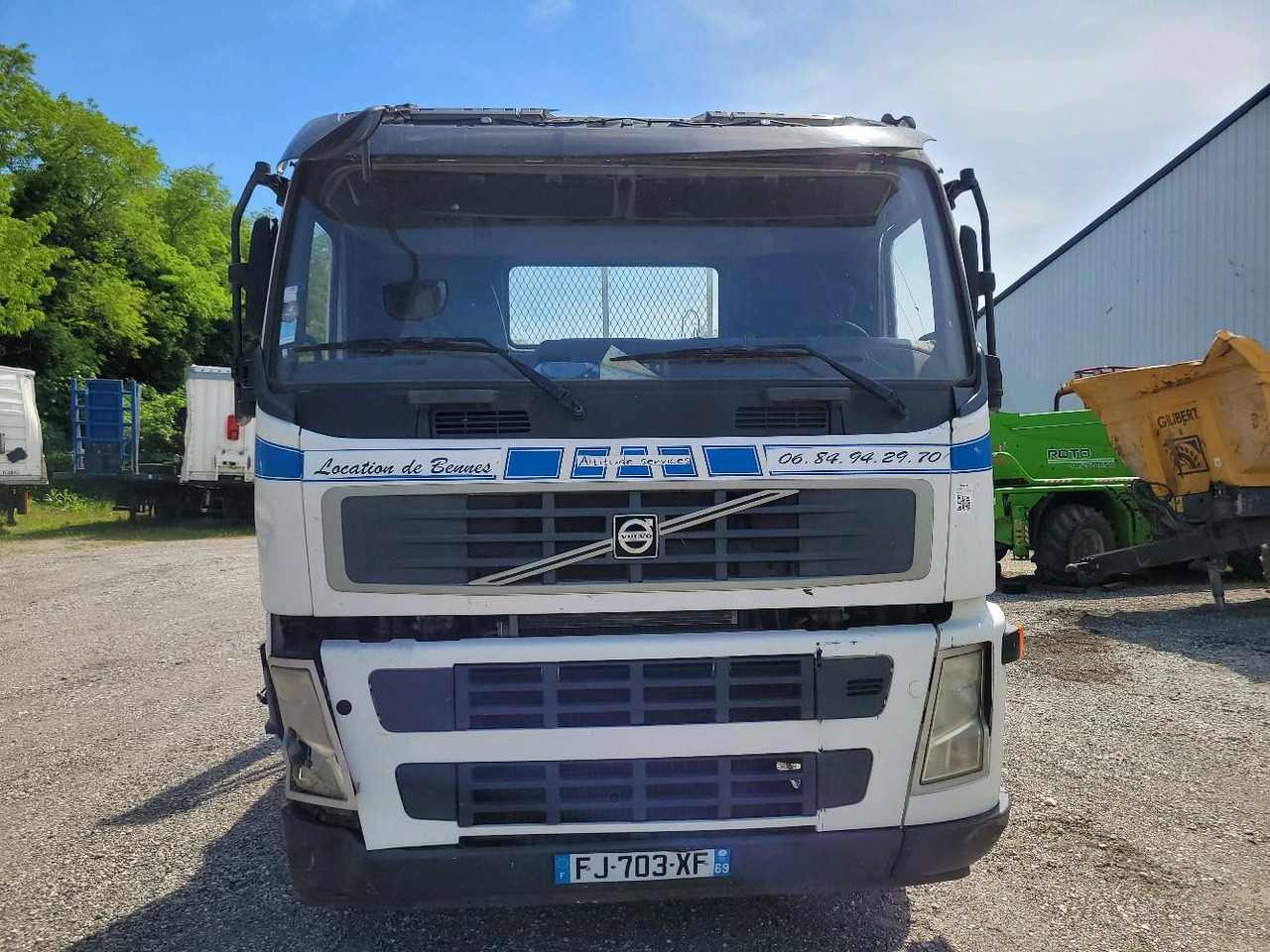 VOLVO FM 300 E4 4X2 - Skip loader truck: picture 2 VOLVO FM 300 E4 4X2 - Skip loader truck: picture 2