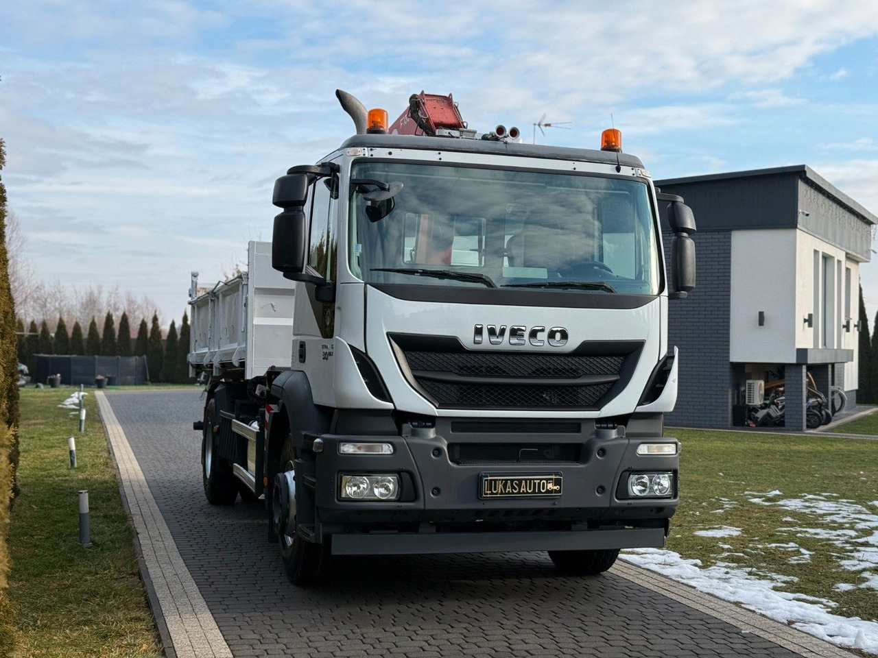 Iveco STRALIS 330 / 4x2/ TIPPER /FASSI F135 - Crane truck: picture 2 Iveco STRALIS 330 / 4x2/ TIPPER /FASSI F135 - Crane truck: picture 2