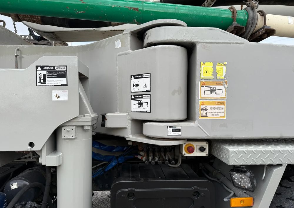 Concrete pump truck Mercedes-Benz ACTROS 2636 6X4 36 M WAITZINGER: picture 12