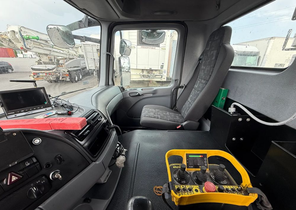 Concrete pump truck Mercedes-Benz ACTROS 2636 6X4 36 M WAITZINGER: picture 11