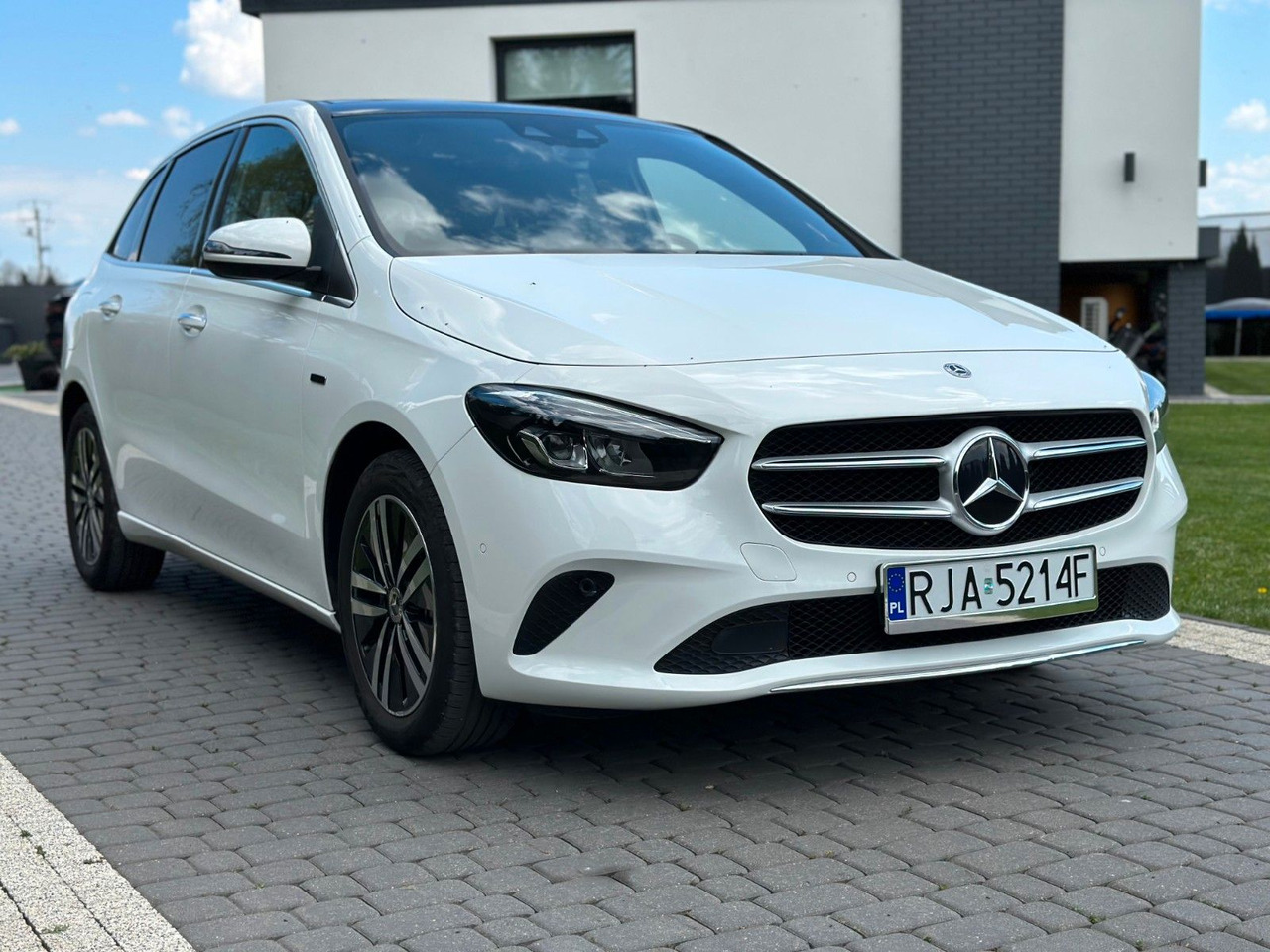 Mercedes-Benz B 250e - Car: picture 1 Mercedes-Benz B 250e - Car: picture 1