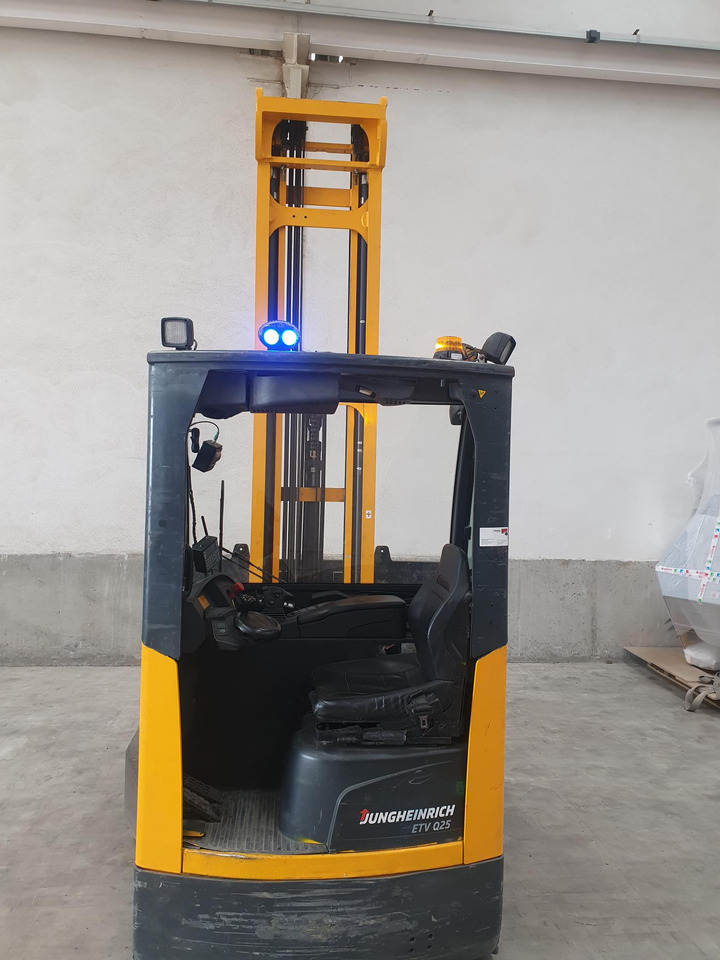 JUNGHEINRICH ETVQ 25 - 4-way reach truck: picture 4 JUNGHEINRICH ETVQ 25 - 4-way reach truck: picture 4