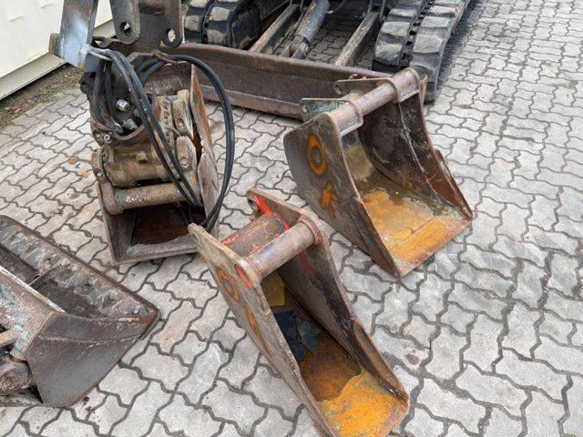 Mini excavator O & K RH1.48 / 4.680 KG / Greifer + 3 x Löffel: picture 9 Mini excavator O & K RH1.48 / 4.680 KG / Greifer + 3 x Löffel: picture 9