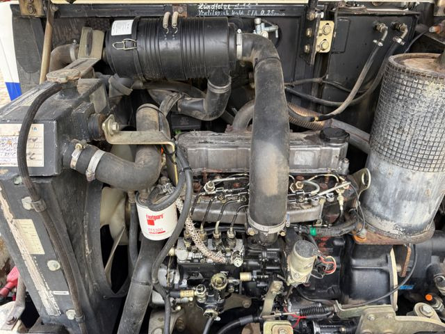 Mini excavator O & K RH1.48 / 4.680 KG / Greifer + 3 x Löffel: picture 17 Mini excavator O & K RH1.48 / 4.680 KG / Greifer + 3 x Löffel: picture 17