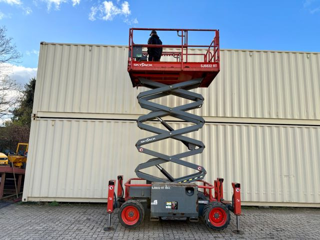 Skyjack SJ6832RT 4x4 Diesel, 11.8 Meter, 1.182 H - Scissor lift: picture 1 Skyjack SJ6832RT 4x4 Diesel, 11.8 Meter, 1.182 H - Scissor lift: picture 1