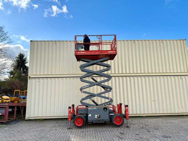 Skyjack SJ6832RT 4x4 Diesel, 11.8 Meter, 1.182 H - Scissor lift: picture 2 Skyjack SJ6832RT 4x4 Diesel, 11.8 Meter, 1.182 H - Scissor lift: picture 2