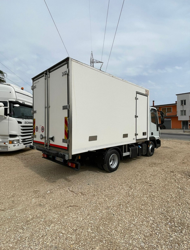 IVECO EUROCARGO 75E18 - Refrigerator truck: picture 2 IVECO EUROCARGO 75E18 - Refrigerator truck: picture 2