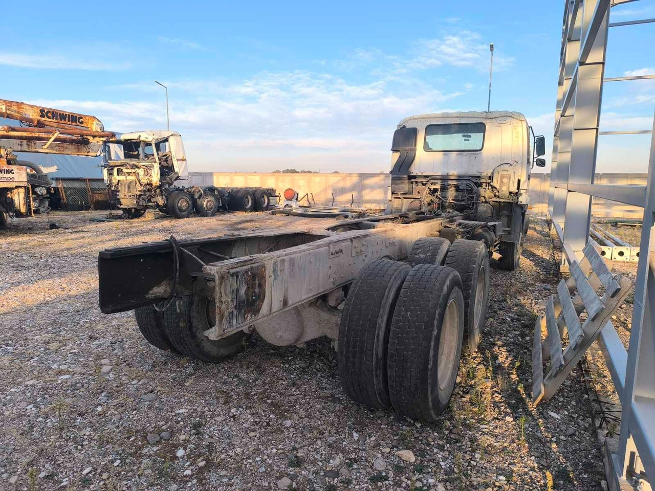 Isuzu 2.8 CXZ 81 - Cab chassis truck: picture 5 Isuzu 2.8 CXZ 81 - Cab chassis truck: picture 5