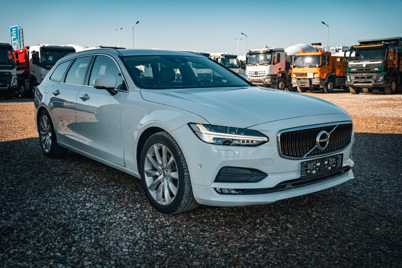 Volvo V90 D4 Momentum 2.0D - Car: picture 1 Volvo V90 D4 Momentum 2.0D - Car: picture 1