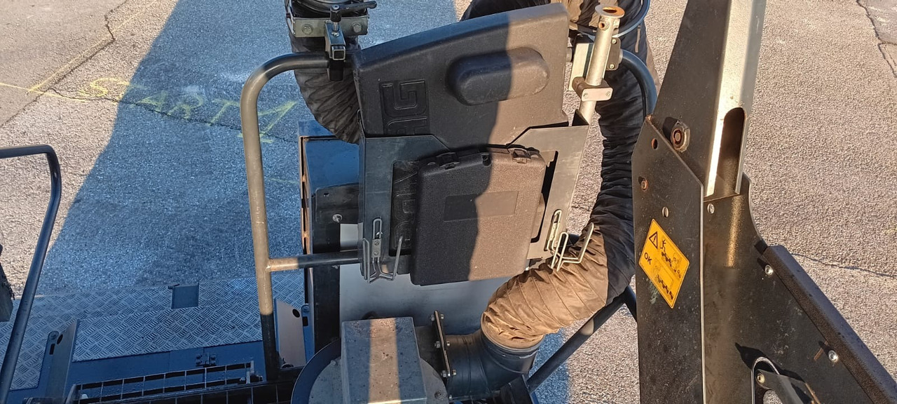 Asphalt paver BOMAG IT BF 700 C-2 S500  Stage IV/Tier 4f: picture 14