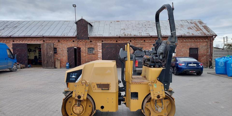 Walec Caterpillar CB24 2700 kg CAT - Roller: picture 2 Walec Caterpillar CB24 2700 kg CAT - Roller: picture 2