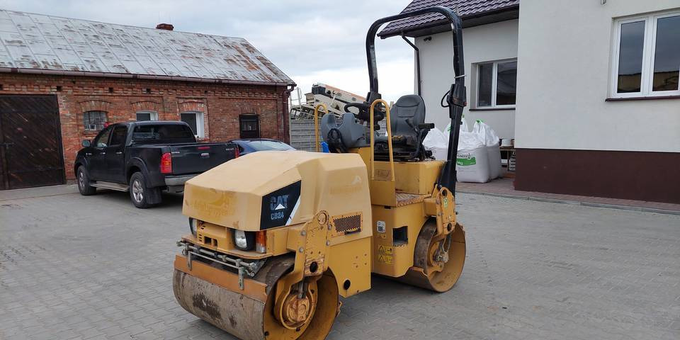 Walec Caterpillar CB24 2700 kg CAT - Roller: picture 1 Walec Caterpillar CB24 2700 kg CAT - Roller: picture 1