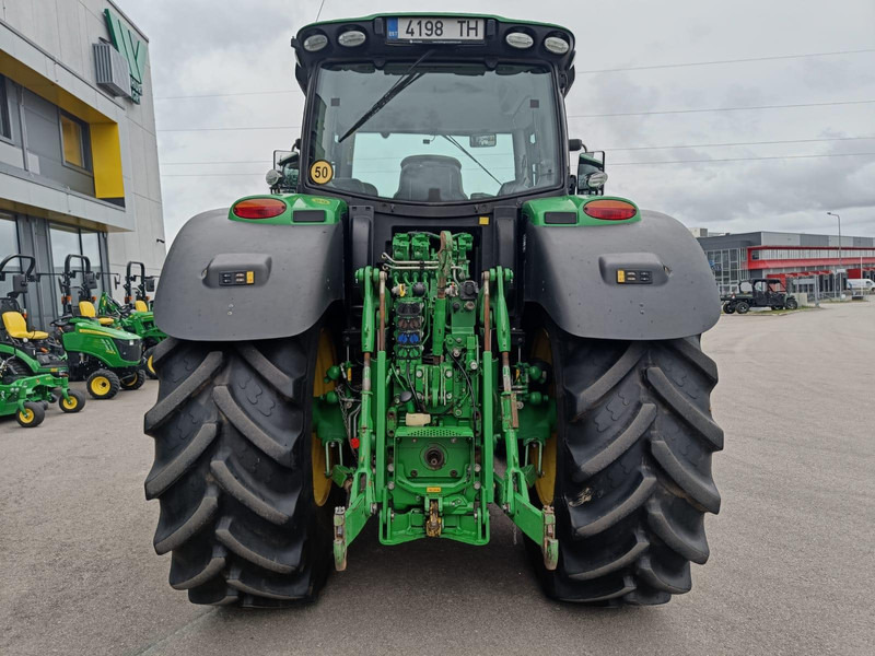 John Deere 6215R - Farm tractor: picture 4 John Deere 6215R - Farm tractor: picture 4