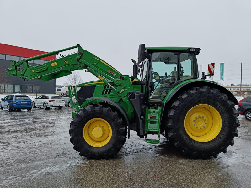 John Deere 6215R - Farm tractor: picture 3 John Deere 6215R - Farm tractor: picture 3