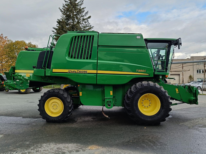 John Deere T550 - Combine harvester: picture 2 John Deere T550 - Combine harvester: picture 2