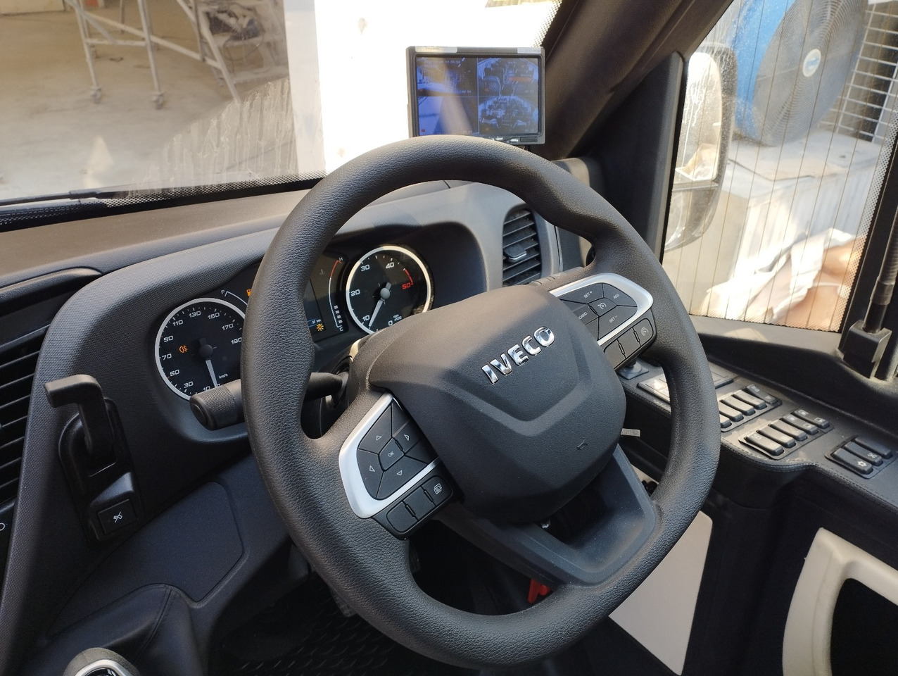 New Coach IVECO DAILY -  RIGHT HAND DRIVE TOURISTIC VEHICLE: picture 13