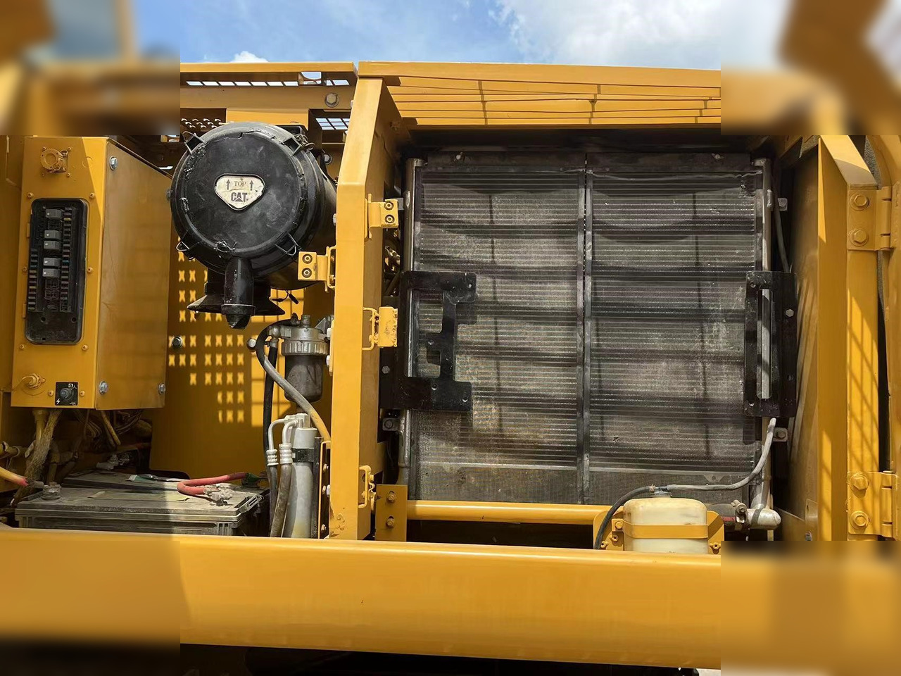 Crawler excavator CATERPILLAR 320CL: picture 7